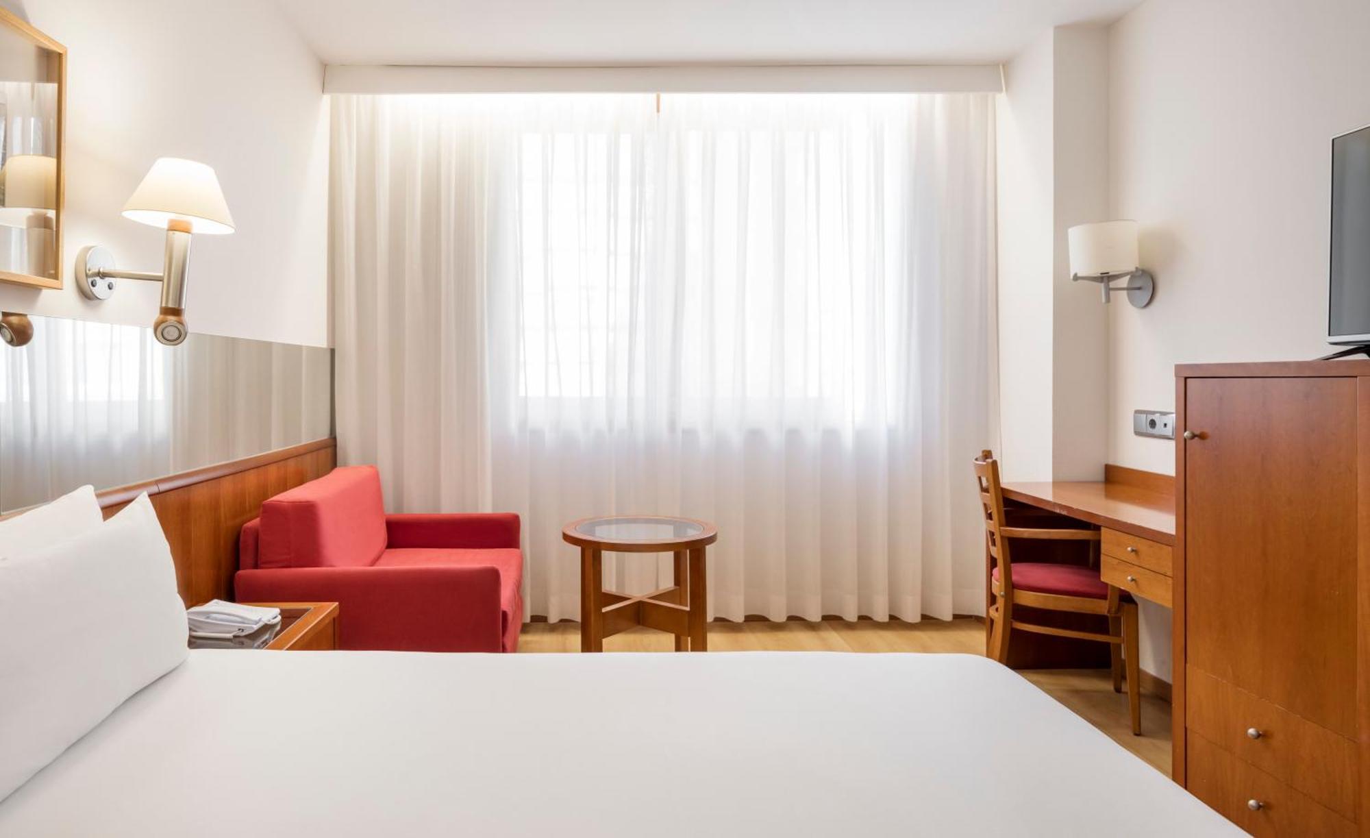 Chambre Triple (2 Adultes & 1 Enfant)