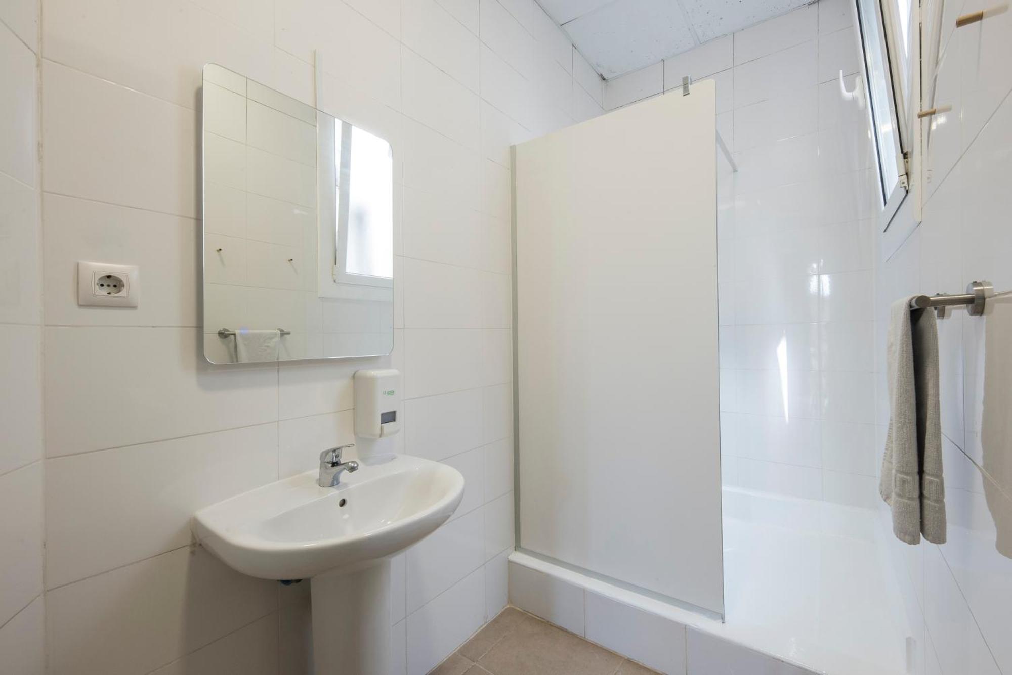 Posto Letto in Dormitorio Misto per 8 Persone cone Bagno Interno