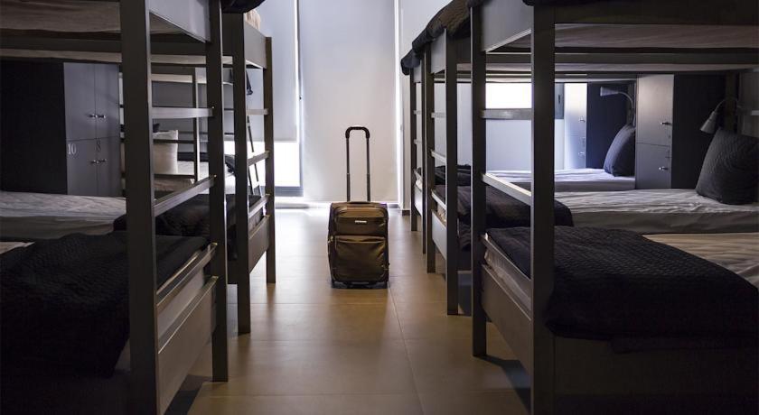 Cama Individual en habitación compartida para mujeres de 14 camas