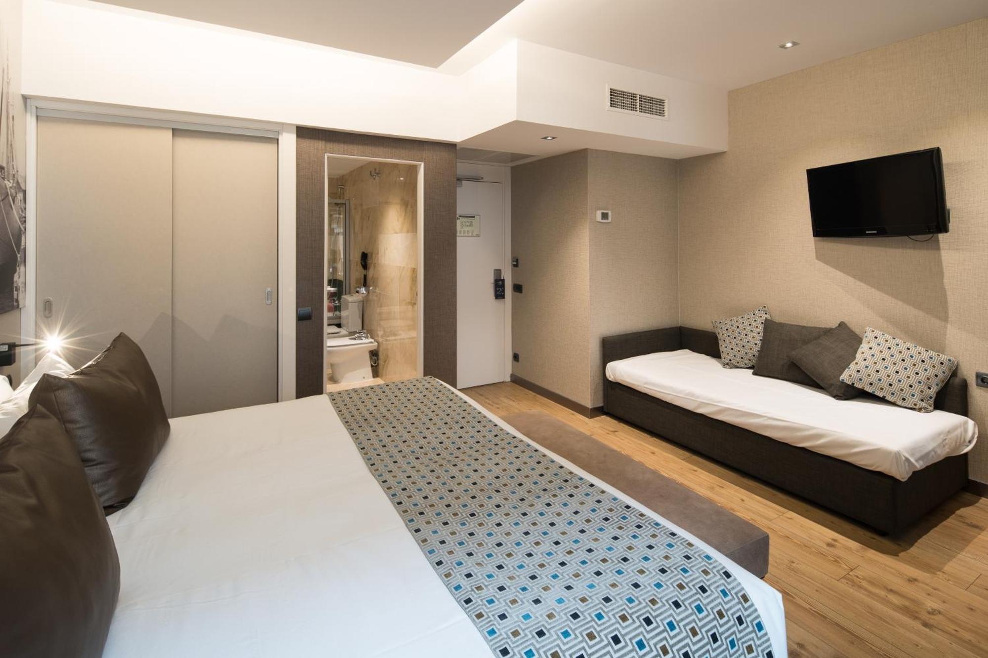 Quarto Triplo (2 Adultos + 1 Criança)