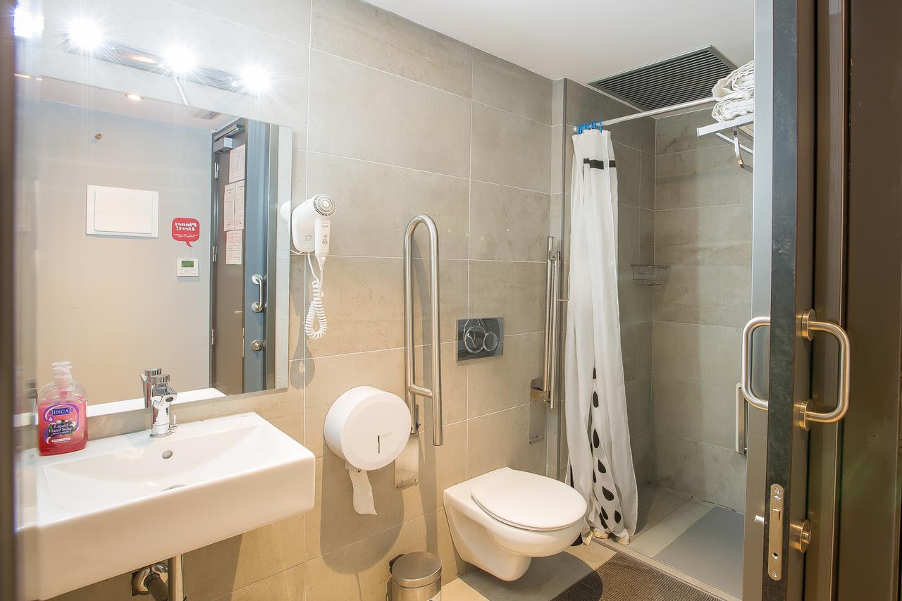 Chambre Quadruple avec Salle de Bains