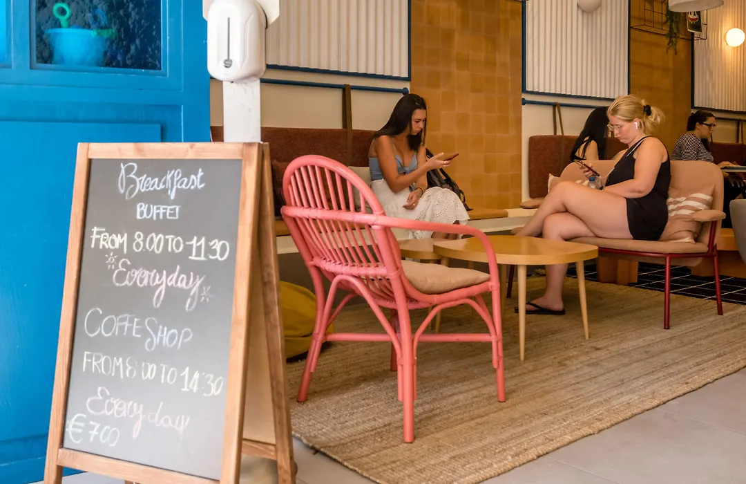 Amistat Beach Hostel Barcelona-1