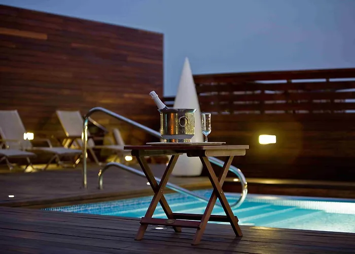 Hotel com piscina: Hotel Lleó