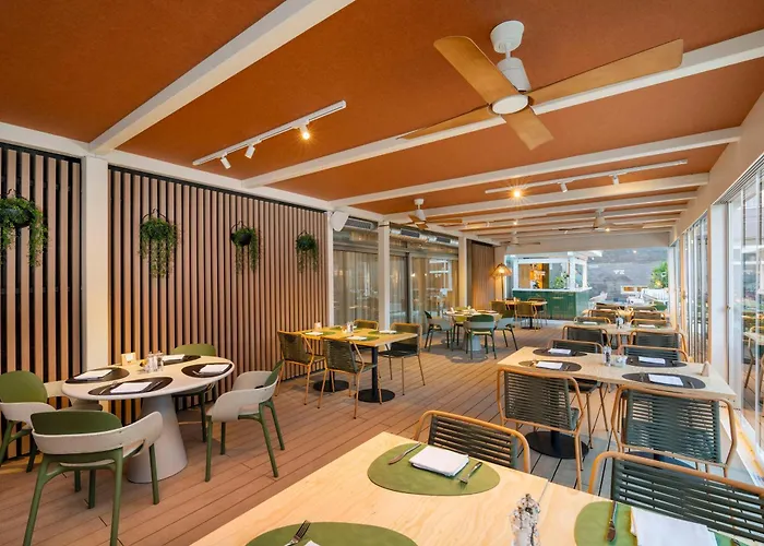 Hotels Close to Airport & Spa Villa Olimpica Suites